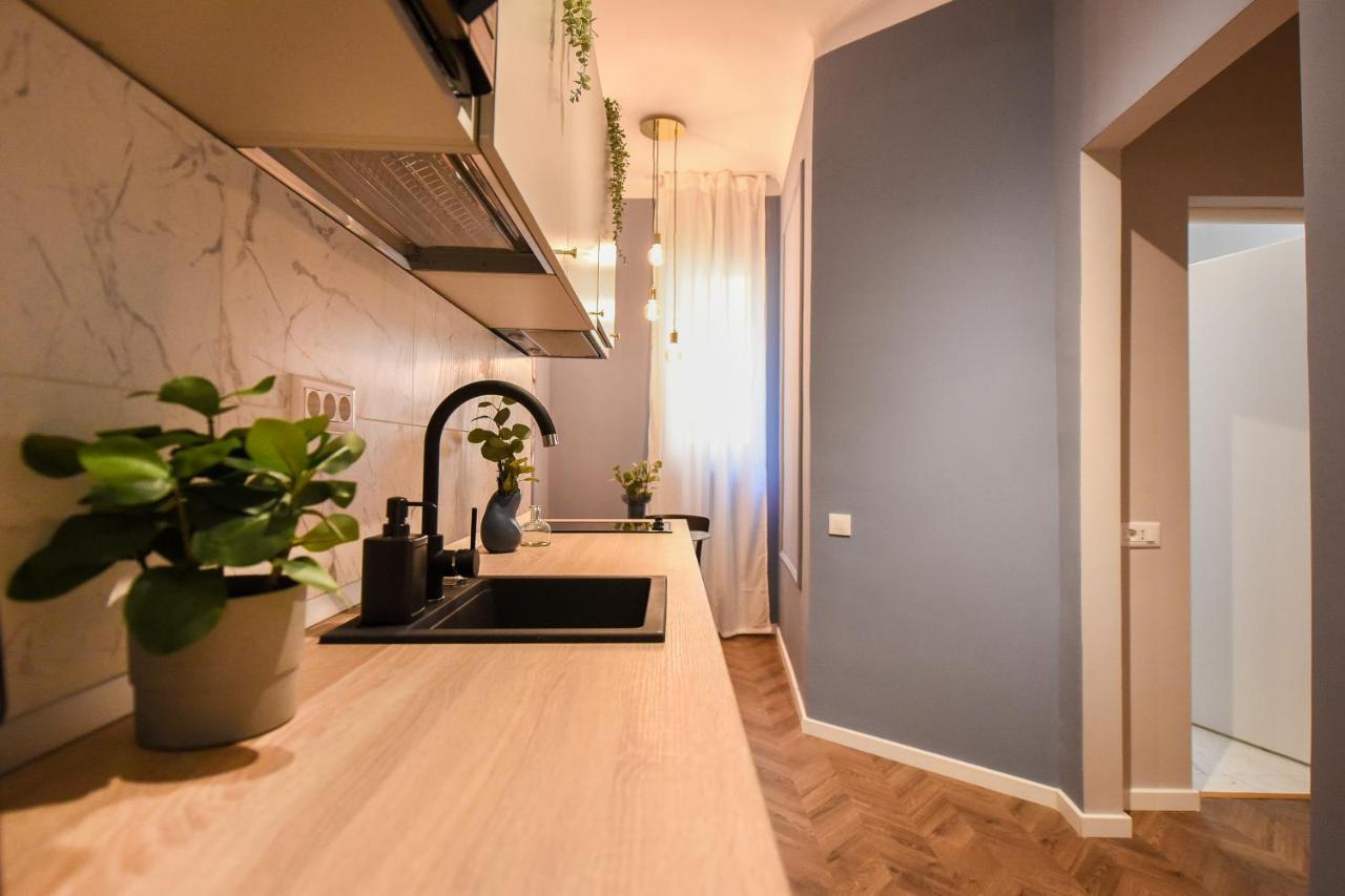 Modern Stay - Central Studios With Wall Projector Near Radisson Bucureşti Eksteriør bilde