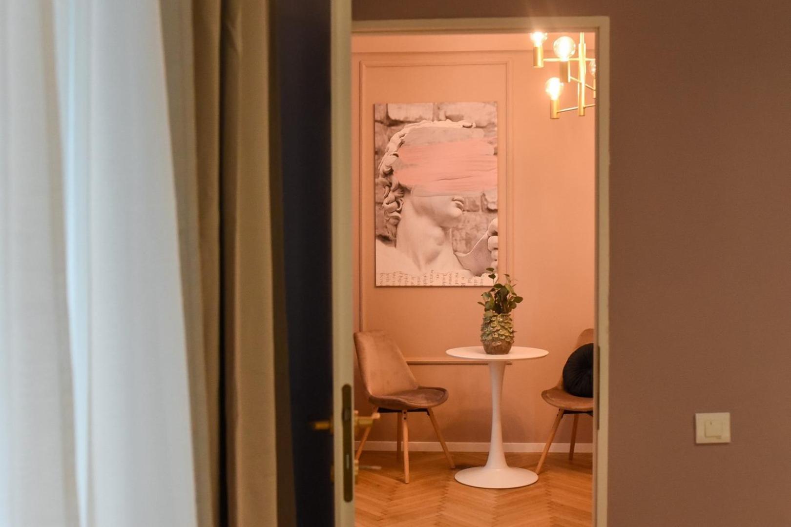 Modern Stay - Central Studios With Wall Projector Near Radisson Bucureşti Rom bilde